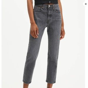 Levi’s Wedgie Straight Denim Jeans in a charcoal black colour.Size W 24
